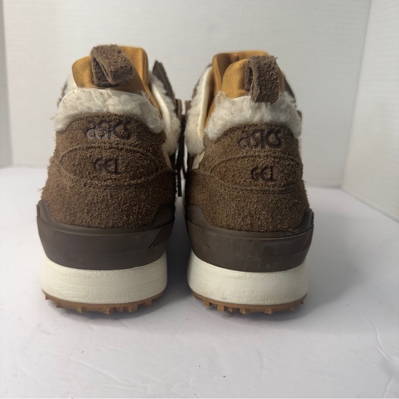 Asics Brown and Tan Sneakers with Rugged Design - Picture 4 of 7